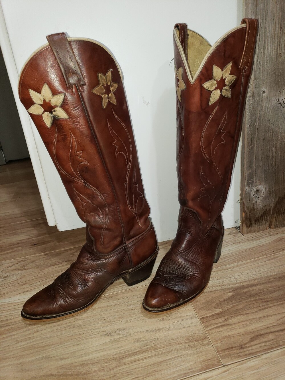 Vintage ACME Western Cowboy Boots Cream Color Flower Inlays Women 6